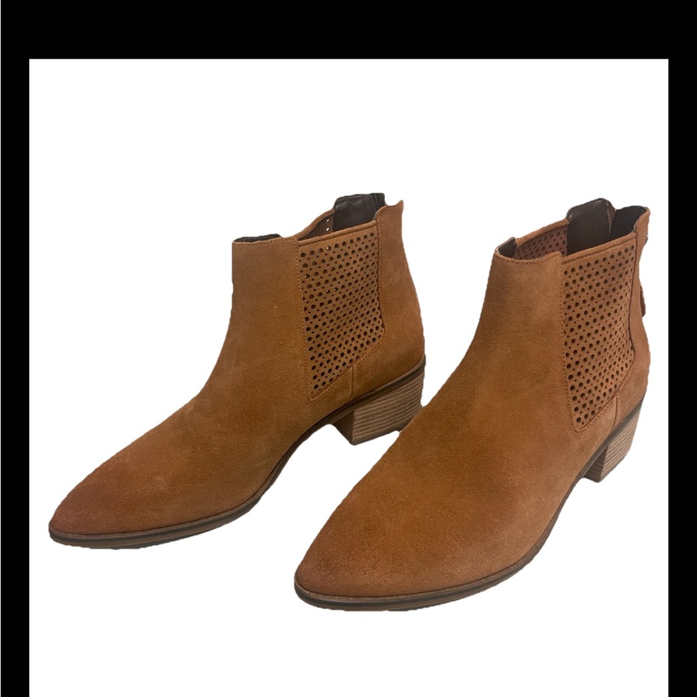 NWOB Cole Haan Val British Tan Suede Ankle Boots Comfortable Size 9
